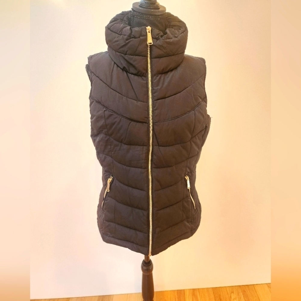 NWOT Calvin Klein Puffer Vest -- WHITE OR BLACK -- SIZE MED